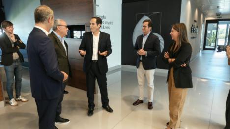 El consejero Nieto pone a Cosentino como referente en la integración de la IA en la industria andaluza