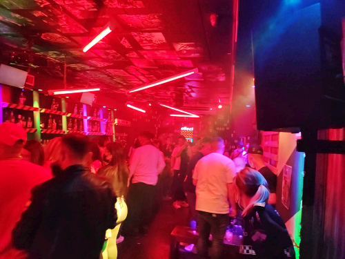 La Policía Local desaloja una fiesta en un pub con 51 personas sin medidas anticovid-19