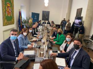 El alcalde reclama “replantearse la financiación local ante la brutal caída de ingresos”