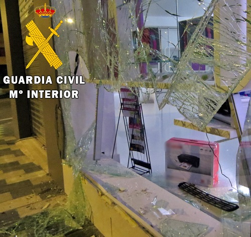 La Guardia Civil detiene al autor de 13 delitos tras una persecución en Macael