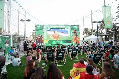 Fan Zone: Almería se convierte en la jugadora número 12 de la selección española de fútbol