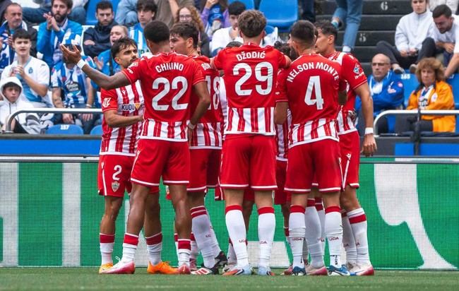 Almería empata con el líder en Riazor