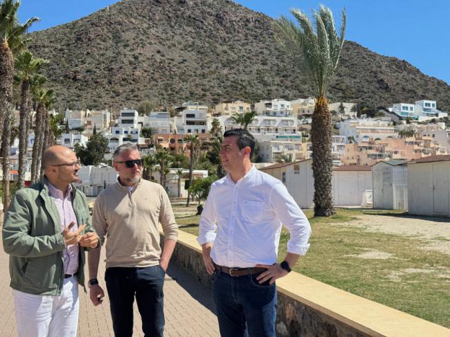 Ayuntamiento de Níjar retira 7 toneladas de basura de sus playas en dos meses