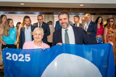 Níjar recoge las banderas azules para las playas de San José y Agua Amarga