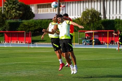 Entrenamiento dinámico con balón en el Almería