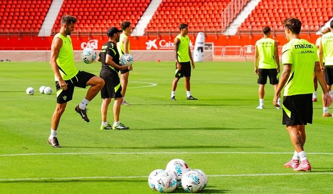 Rojiblancos a puerta cerrada para preparar Anoeta
