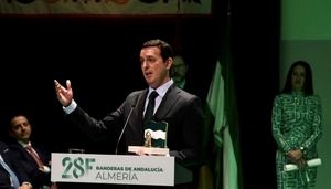 Diputación recibe la Bandera de Andalucía recordando su origen almeriense