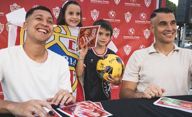 Autógrafos y afición en la Semana del Deporte