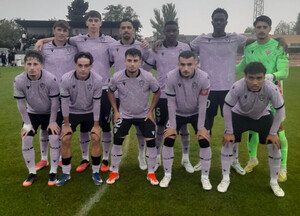 El Almería B vence en Granada y acecha el liderato