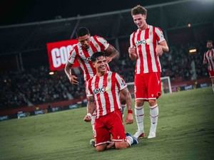 Almería arrasa en su debut con un 3-0