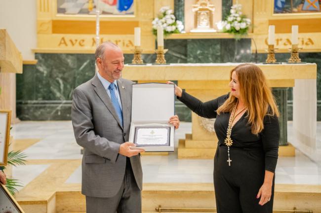 Rodríguez-Comendador emociona a Roquetas de Mar con su Pregón a la Virgen del Rosario