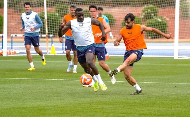 Almería se prepara para el Racing y busca sumar tres puntos clave