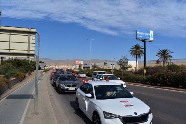 Sindicatos de Almería presionan por la jornada de 37,5 horas con una caravana de coches