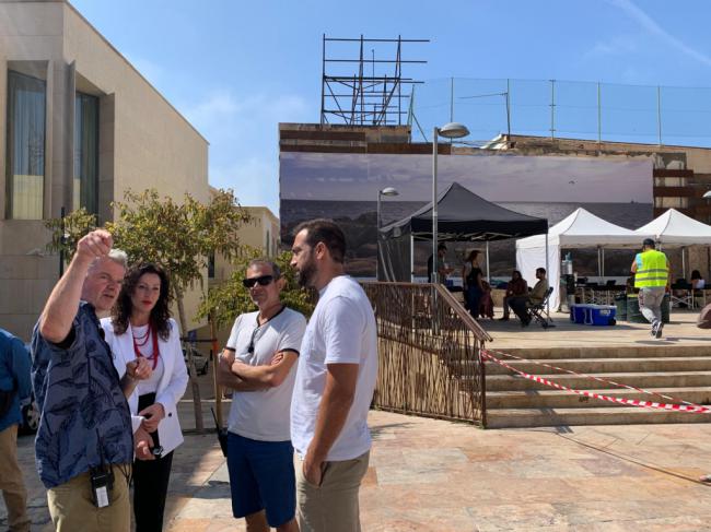 La alcaldesa asiste al rodaje de ‘La Momia’ en localizaciones de la ciudad