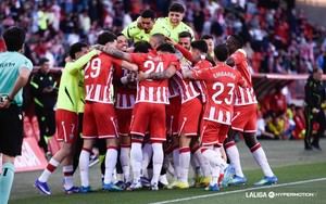 Almería se impone 4-2 en un partido loco