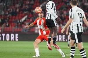 Almería se aleja del play-off tras derrota del Huesca