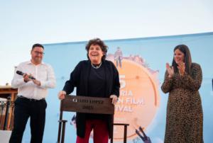 Charo López recibe el Premio Tabernas de Cine en la inauguración de la 15 edición de AWFF