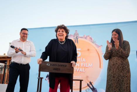 Charo López recibe el Premio Tabernas de Cine en la inauguración de la 15 edición de AWFF