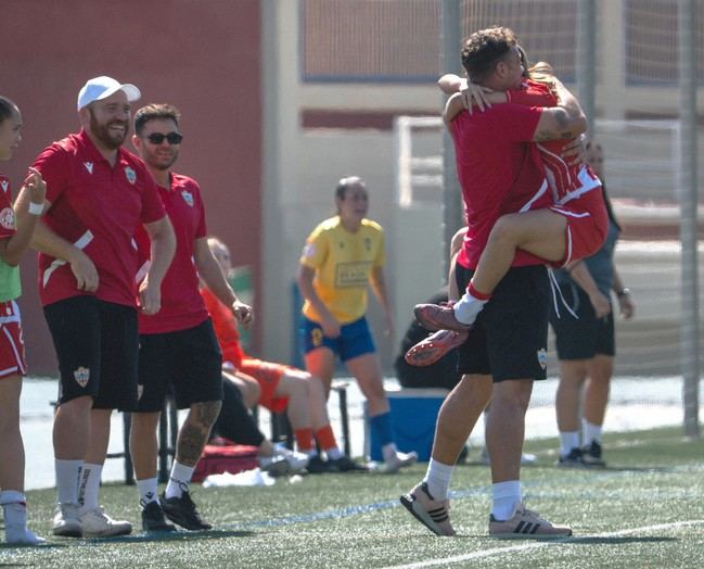 Almería en pausa, liderato intacto