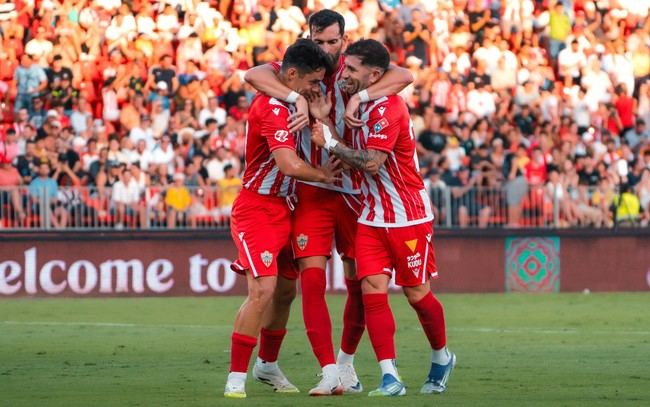 Almería brilla y vence 3-2 al Al Nassr