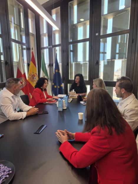 Los Graduados Sociales son recibidos por la alcaldesa María del Mar Vázquez