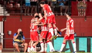 Almería logra su primera victoria en casa