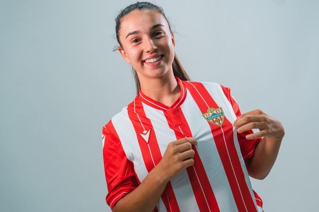 Inés Pérez se une al Almería como segundo fichaje
