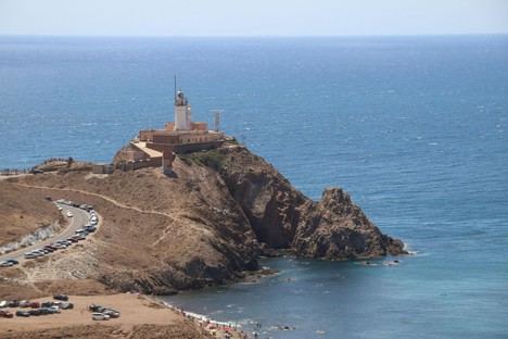 Guardia Civil salva a bañista en Cabo de Gata tras lanzarse al mar embravecido