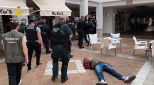 Guardia Civil prueba en Mojácar su capacidad ante toma de rehenes
