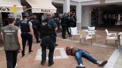 Guardia Civil prueba en Mojácar su capacidad ante toma de rehenes