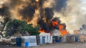 Incendio en Níjar deja dos heridos y afecta a chabolas