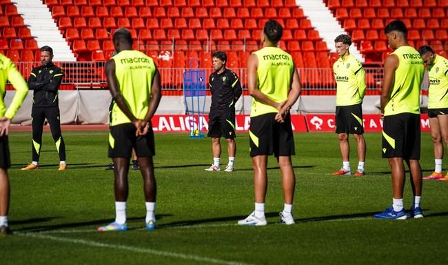 Silencio en el Almería por aficionado fallecido
