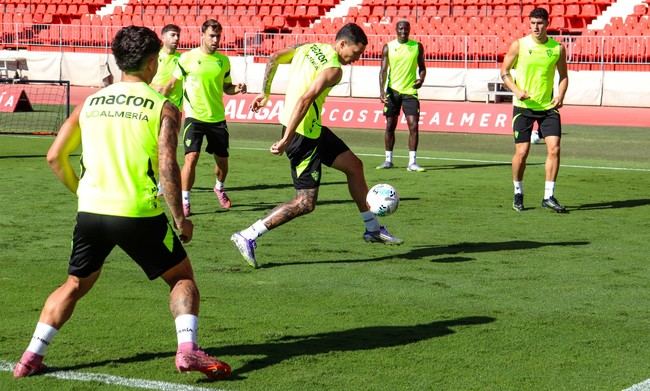 Almería se prepara para sorprender al Valladolid