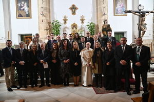 La alcaldesa felicita a la nueva hermana mayor de la Hermandad Rosario del Mar