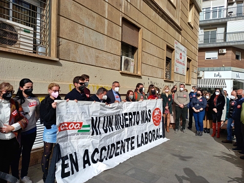 Los sindicatos denuncian el fallecimiento de dos trabajadores mientras trabajaban