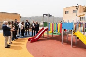 Visita del presidente de la Diputación al Parque de las Palmeras en Dalías