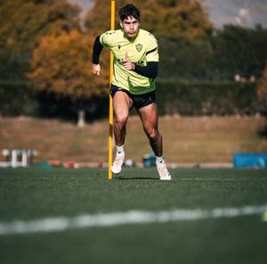 Bonini vuelve y recibe collejas en el entrenamiento