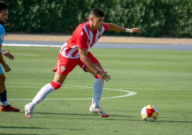 Félix Pérez, baja por lesión en el Almería B