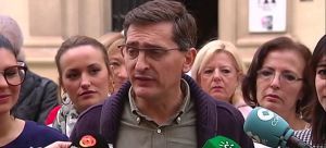 El candidato del PSOE anuncia cuatro licitaciones de la Junta en plena campaña electoral