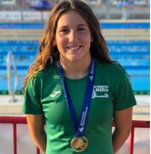 Elena Liarte, nadadora del Club Natación Almería, consigue el oro en el Nacional Alevín