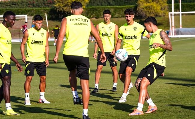 Almería se prepara para el reto de Liga y Copa