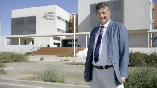 Candidato a rector habla de 'rehenes en el claustro'