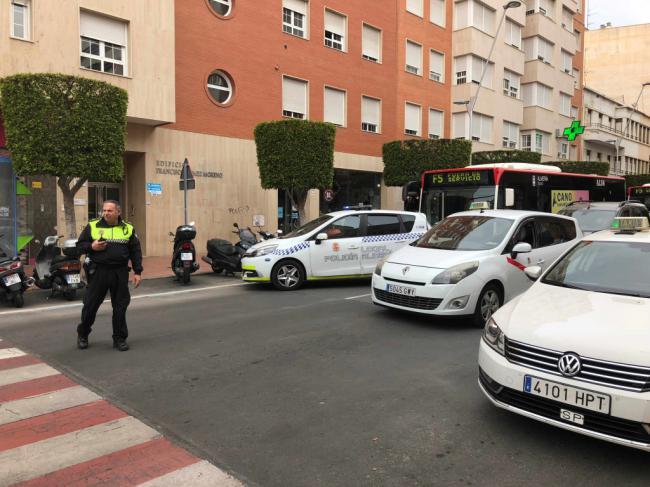 Detenido tras intentar robar a una mujer a punta de cuchillo en El Zapillo