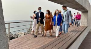 Crespo y Carazo visitan la nueva pasarela peatonal del puerto de Adra