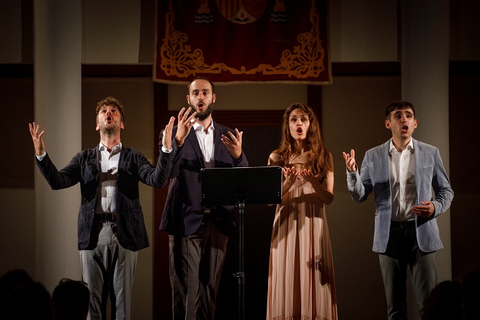 Cantoría sumerge al público en los cotilleos y oraciones del pasado con 'Lenguas Malas’