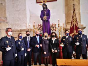 La Autoridad Portuaria ofrenda un ramo de flores a Nuestra Señora del Rosario del Mar