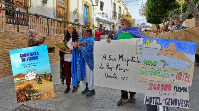 Cabalgata de firmas contra el nuevo Algarrobico