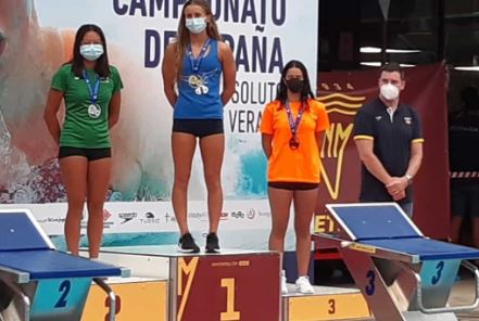 Lucía Merino se trae dos medallas del Campeonato de España Junior de natación