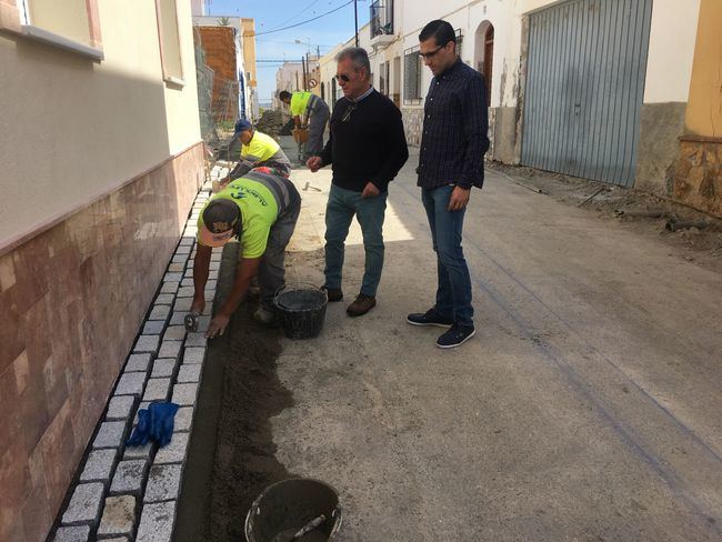El Ayuntamiento de vera mejora la accesibilidad en las calles del centro