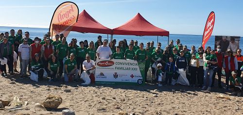 Limpieza de la playa “Las Palmeras” de San Juan de los Terreros